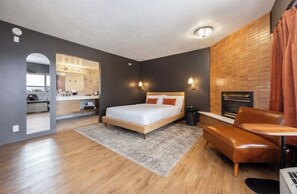 Premium Single Room | 1 bedroom, premium bedding, down comforters, pillowtop beds