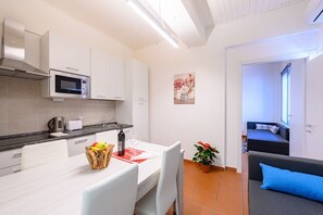 Private kitchen - GuestHost - Apartment located on the first floor of a period building, with two floors in total, without lift.It comfortably accommodates 3 people in 45 m2 of space.We are located in the Oltretorrente district, a lively and picturesque area, a stone's th (Parma)