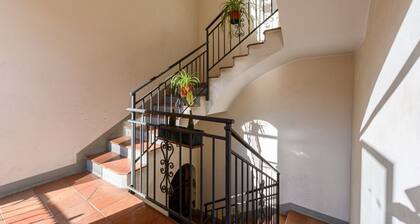 GuestHost - Apartment located on the first floor of a period building, with two floors in total, without lift.It comfortably accommodates 3 people in 45 m2 of space.We are located in the Oltretorrente district, a lively and picturesque area, a stone's th