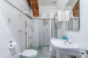Dusche, Haartrockner, Bidet