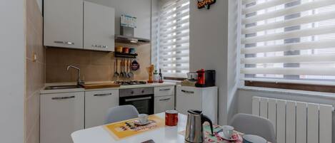 Ofen, Herdplatte, Kochgeschirr/Geschirr/Besteck