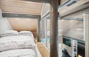 5 bedrooms, travel crib, free WiFi