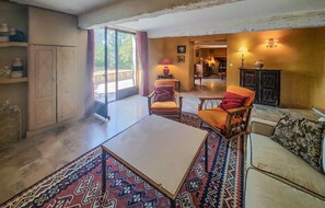 Chimenea y tenis de mesa 