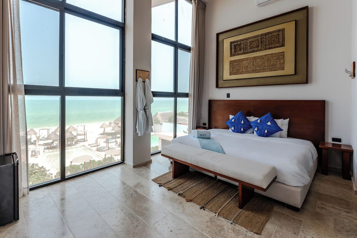 1 bedroom, Frette Italian sheets, premium bedding, down duvets