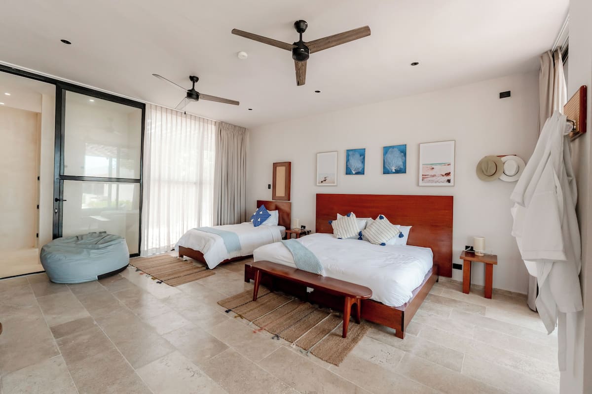 1 bedroom, Frette Italian sheets, premium bedding, down duvets