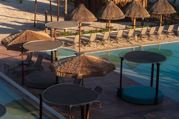 4 albercas al aire libre