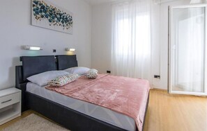3 bedrooms, iron/ironing board, travel cot, free WiFi