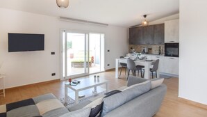 TV - Nice apartment in Reggio Calabria (Reggio Calabria)