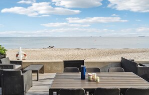 Outdoor dining - Amazing home in Otterup (Otterup)