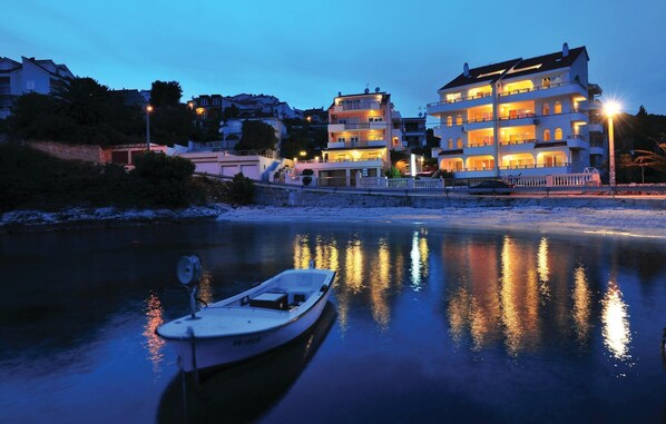 Exterior - Nice apartment in Okrug Gornji (Okrug Gornji)