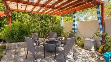 House | Terrace/patio