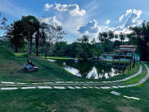 Site with pool, countryside and 4 bedroom house

