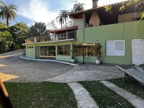 Exterior - Site with pool, countryside and 4 bedroom house

 (Betim)