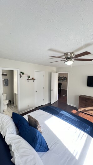 3 bedrooms, WiFi, bed sheets, wheelchair access - Peaceful Nashville Retreat-Near Hospitals+Downtown;Family+ Ext Stay Friendly (Nashville)