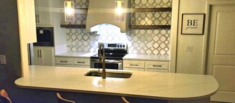 Cozy Condo Retreat Steps to the River Walk!