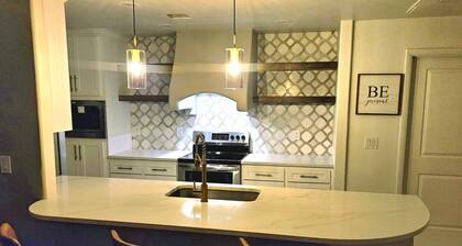 Cozy Condo Retreat Steps to the River Walk!