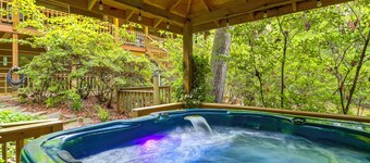 'Drifting Feather' Mountain Cabin: Waterfront Deck