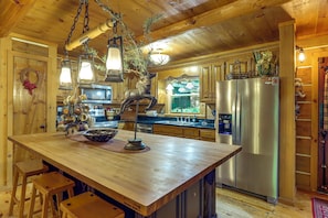 Fridge, microwave, stovetop, dishwasher - 'Drifting Feather' Mountain Cabin: Waterfront Deck (Blue Ridge)
