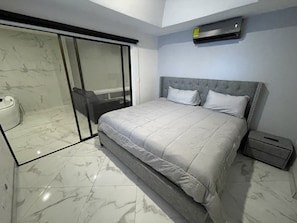 3 habitaciones, tabla de planchar con plancha, wifi y ropa de cama