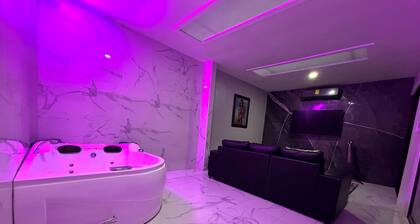 SmallLuX House 8min from Airport