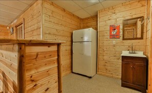 Interior - Harvest Moon  view, hotub, game room (Ellijay)