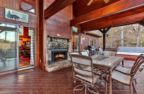 Outdoor dining - Harvest Moon  view, hotub, game room (Ellijay)