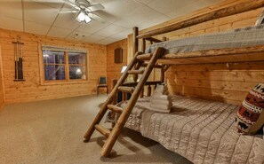 4 bedrooms, free WiFi, bed sheets - Harvest Moon  view, hotub, game room (Ellijay)