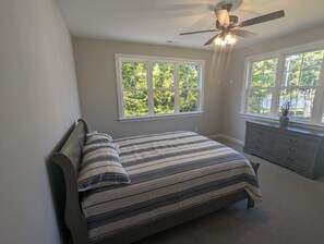 4 bedrooms, desk, free WiFi, bed sheets - Getaway with "No Egrets"! Your Lake Gaston haven awaits you! (Littleton)