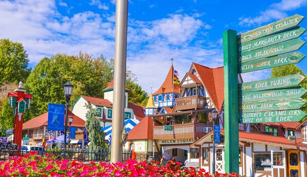 Exterior - Lake Burton Retreat: Cozy Cabin & Near Eateries (Clarkesville)