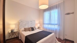 2 bedrooms, desk, iron/ironing board, travel cot - Apartamento Vacacional La Madora (Llanes)