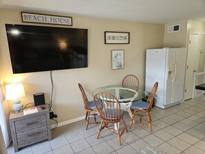 Dining - Ocean villa just steps away from the pool and beach (Hilton Head Island)