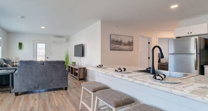 Nature's Oasis: Tranquil 2BR+1BA Gem Only 2 Miles to Lewiston!