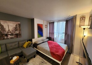 1 dormitorio, tabla de planchar con plancha, wifi y ropa de cama