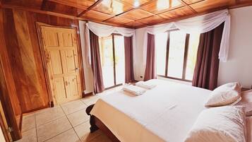 3 chambres, fer et planche Ă repasser, Wi-Fi gratuit, draps fournis