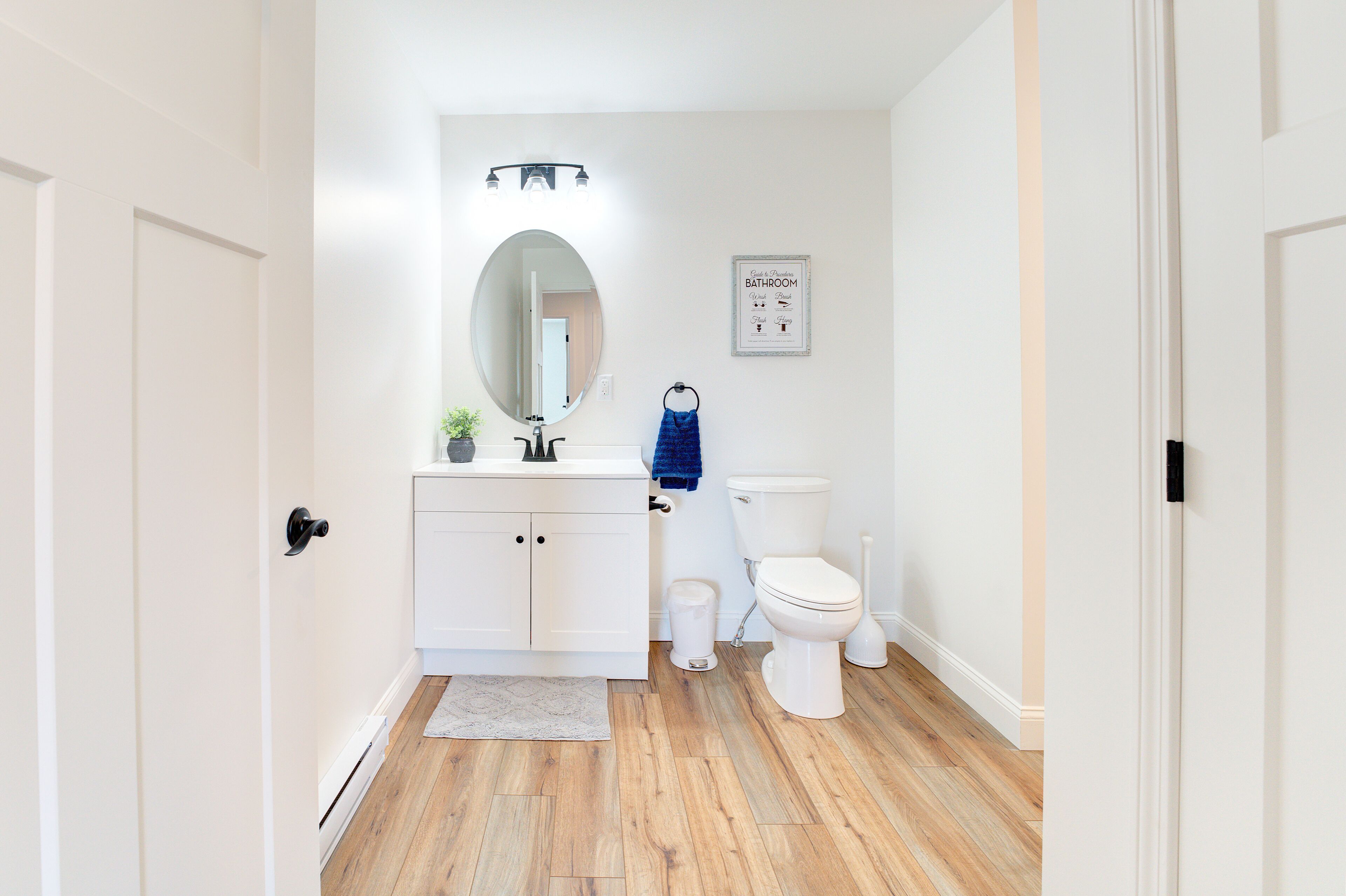 Haartrockner, Handtücher, Toilettenpapier