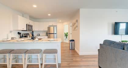 Rustic Charm Meets Modern Luxury: Stylish 2BR, 1BA Apartment
