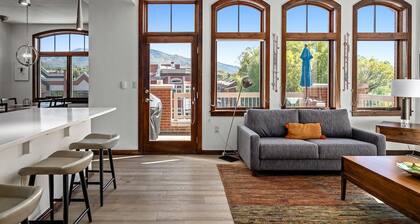 Kestrel Corner, Prime Downtown Location, Views Galore, Tastefully Appointed!!