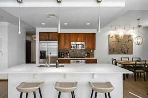 Fridge, microwave, oven, stovetop - Kestrel Corner, AC! Prime Downtown Location with 180 Degree Views! (Steamboat Springs)