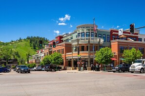 Exterior - Kestrel Corner, Prime Downtown Location, Views Galore, Tastefully Appointed!! (Steamboat Springs)