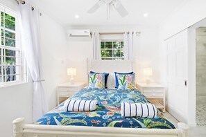4 bedrooms, iron/ironing board, WiFi, bed sheets - Moonflower Villa: Luxe Oasis in Sunset Crest, Holetown (Sunset Crest)