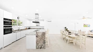 雪櫃、微波爐、焗爐、爐具