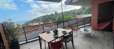 屋外ダイニングエリア