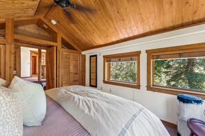 3 bedrooms, iron/ironing board, WiFi, bed sheets - Above It All - Serene Forest Setting, Backs to Stream, Flat Backyard, Updated (Sundance)