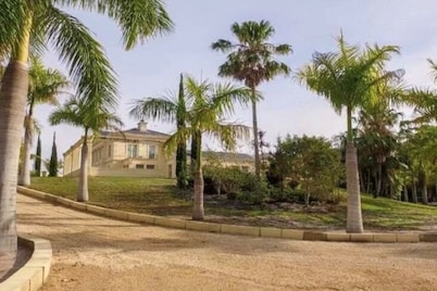 Luxury Waterfront property on Wallis Private Island Forster w/ fishing, hiking 