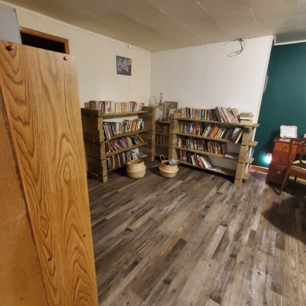 Interior - The Book Nook (Westlock)