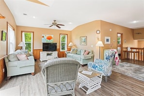 TV, DVD player, stereo - Hakuna Matata - Enjoy a "NO WORRY" vacation in a private, treed OBX spot! (Southern Shores)