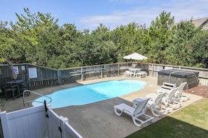 Pool - “Hank's Hideaway” is a classic, coastal cottage, located just 341 yards to the beach! (Duck)