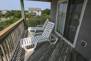 Property grounds - “Hank's Hideaway” is a classic, coastal cottage, located just 341 yards to the beach! (Duck)