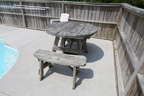 Outdoor dining - “Hank's Hideaway” is a classic, coastal cottage, located just 341 yards to the beach! (Duck)