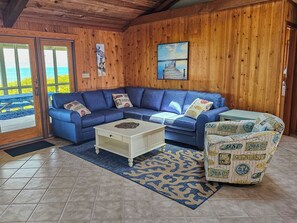 TV, DVD-spiller og stereoanlegg